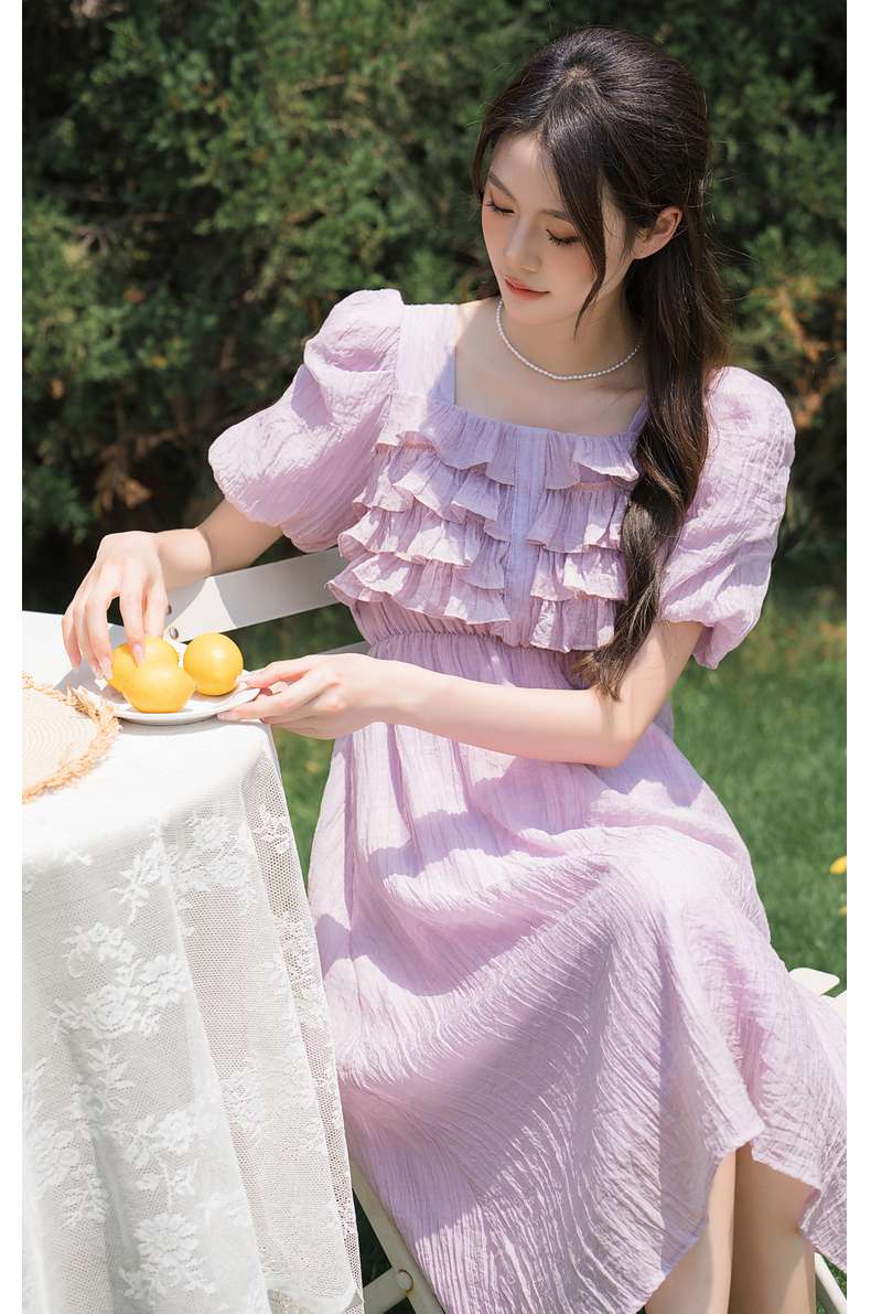 優雅なフリルワンピース｜デート服