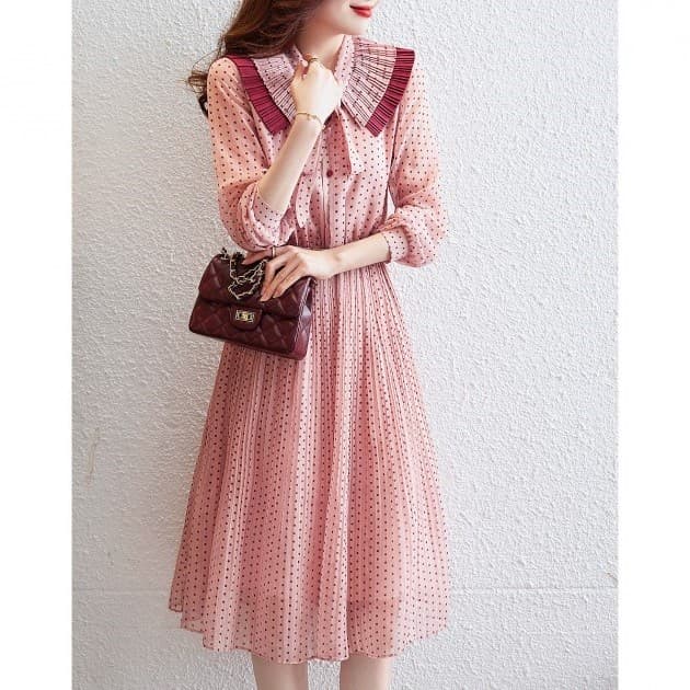 プリーツカラー×ドットシフォンワンピース｜デート服