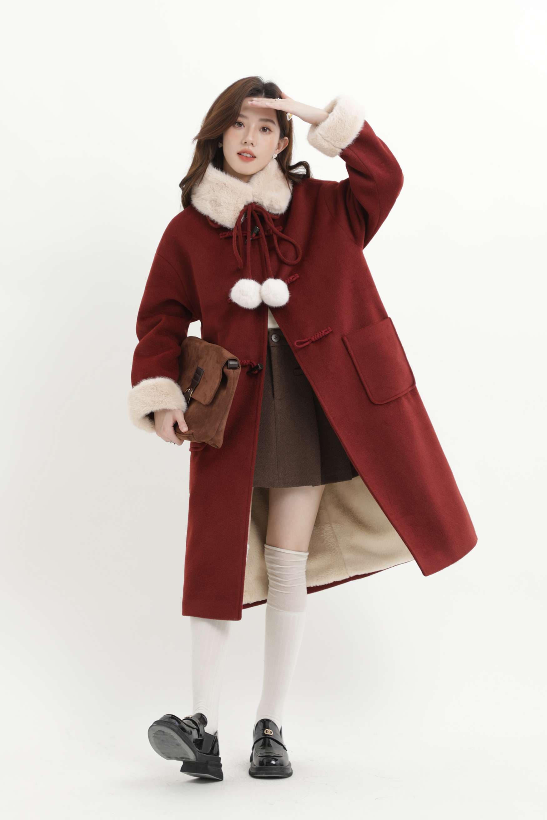 フェイクファーポンポン付きロングコート｜デート服