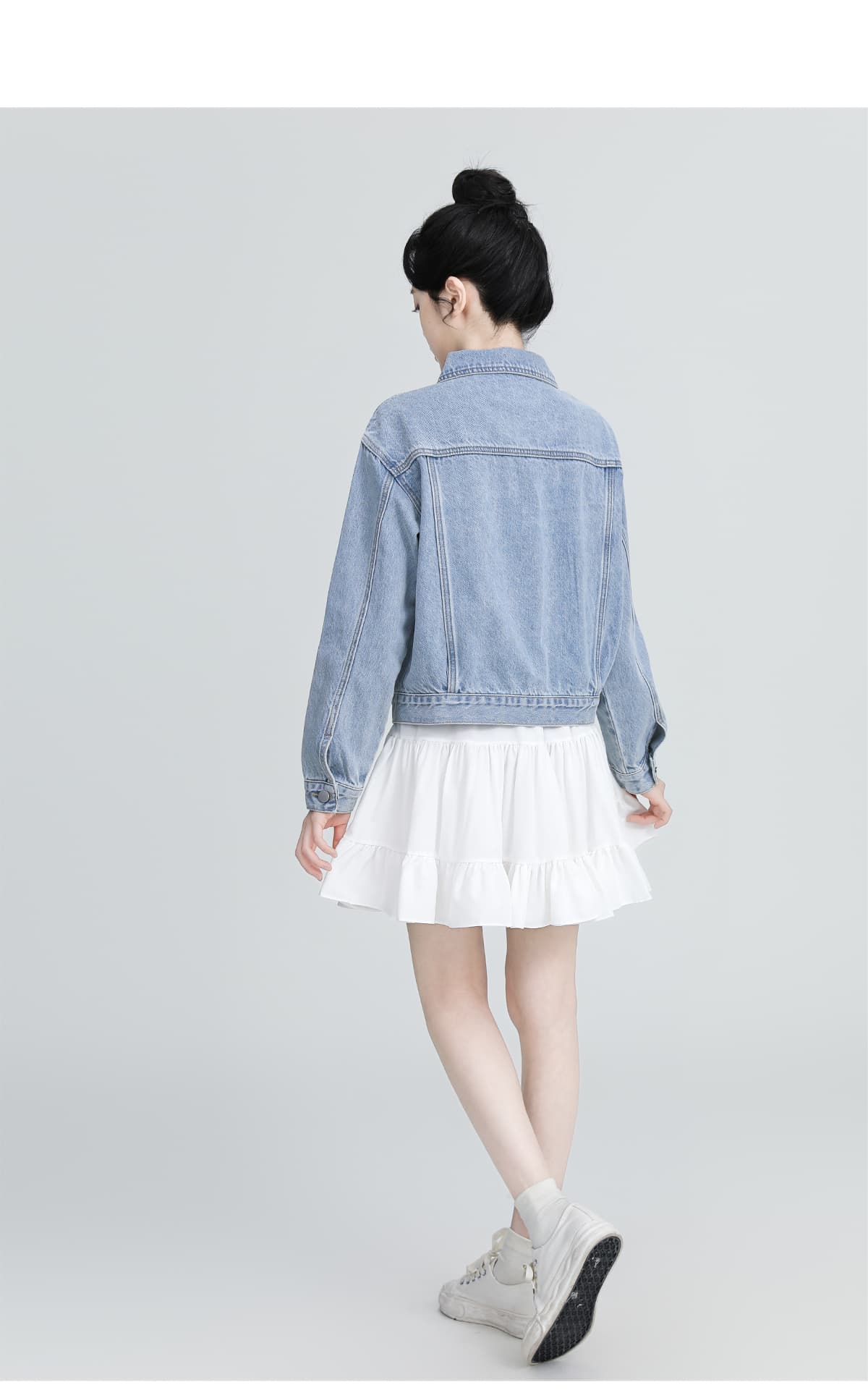 ライトウォッシュデニムジャケット｜デート服