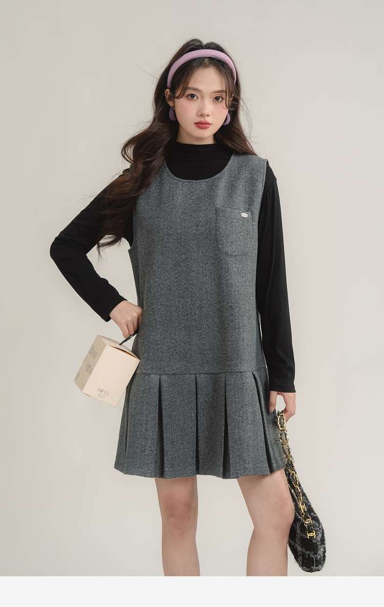 プリーツヘムジャンパースカート＆ブラックトップスセット｜デート服