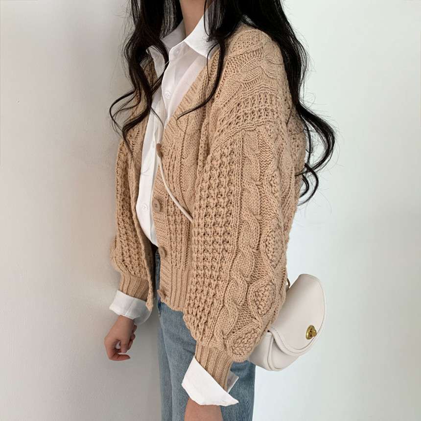 ケーブル編みカーディガン｜デート服