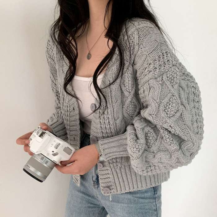 ケーブル編みカーディガン｜デート服