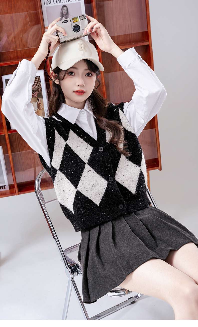 学生風アーガイルニットベスト｜デート服