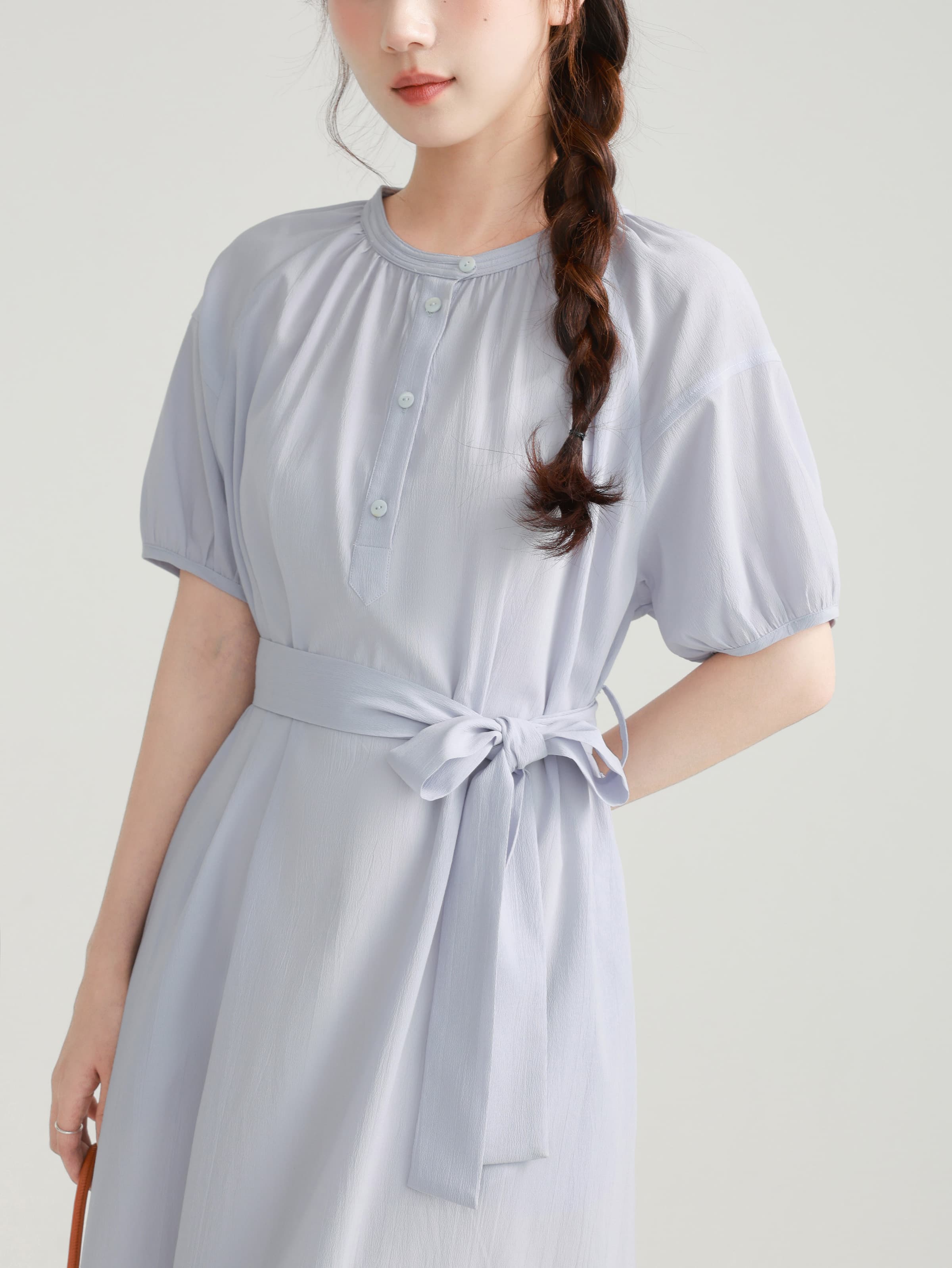 ウエストリボン付きラウンドネックワンピース|デート服