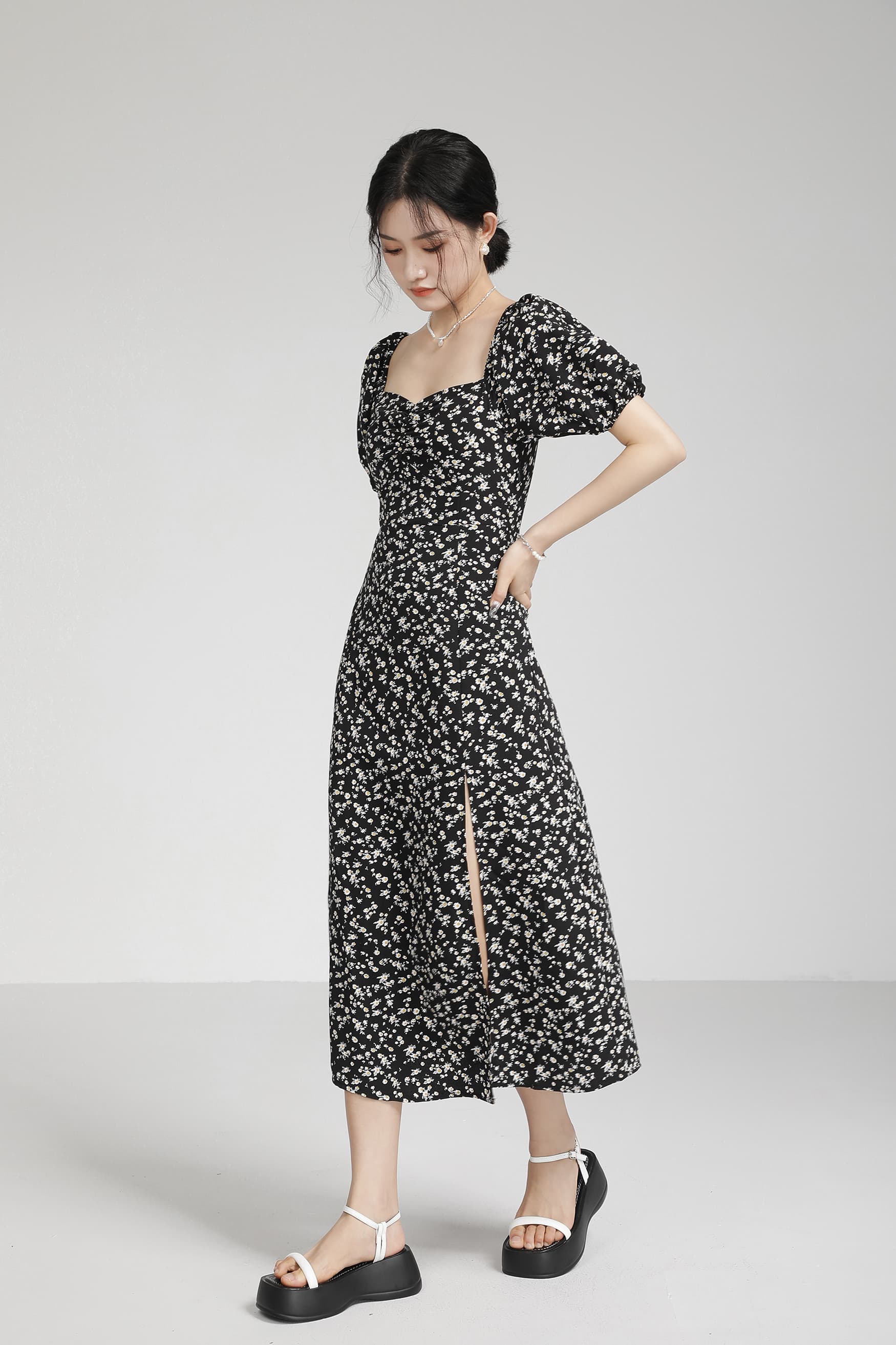 デート服 デート服 小花柄スウィートネックミディ丈ワンピース