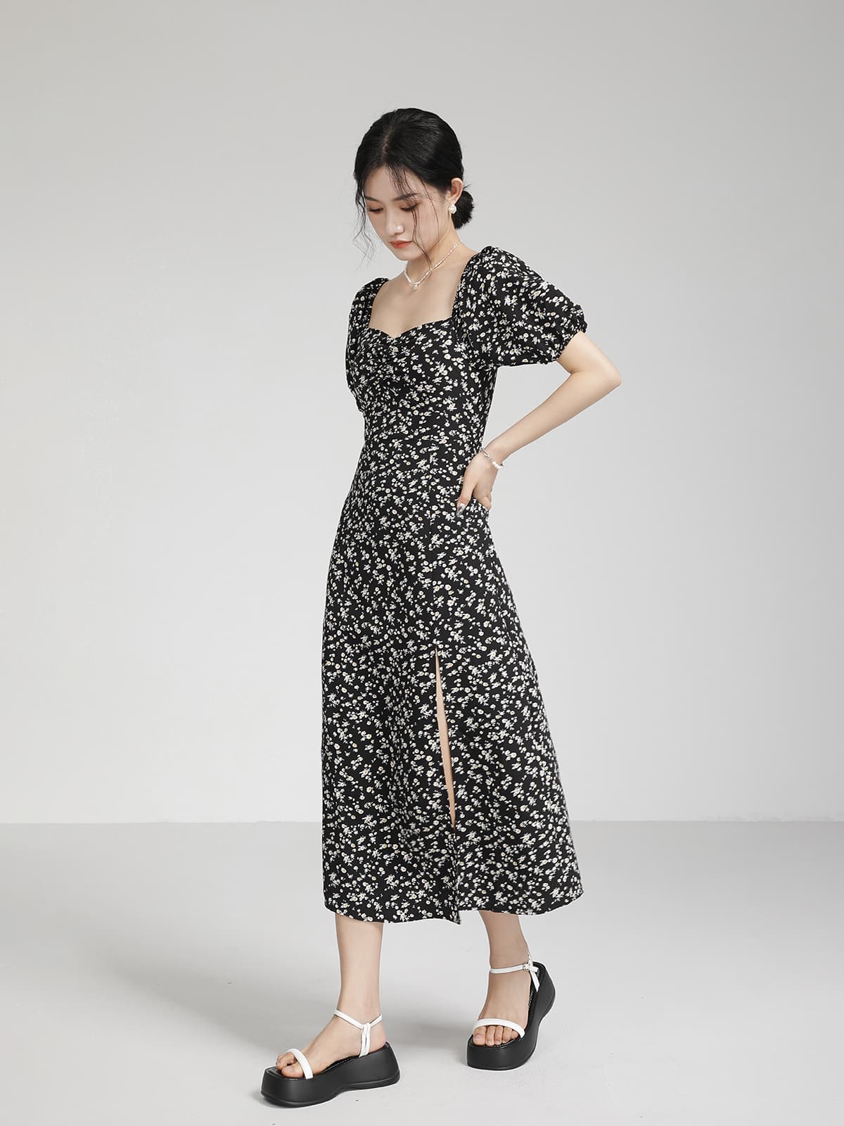 デート服 デート服 小花柄スウィートネックミディ丈ワンピース