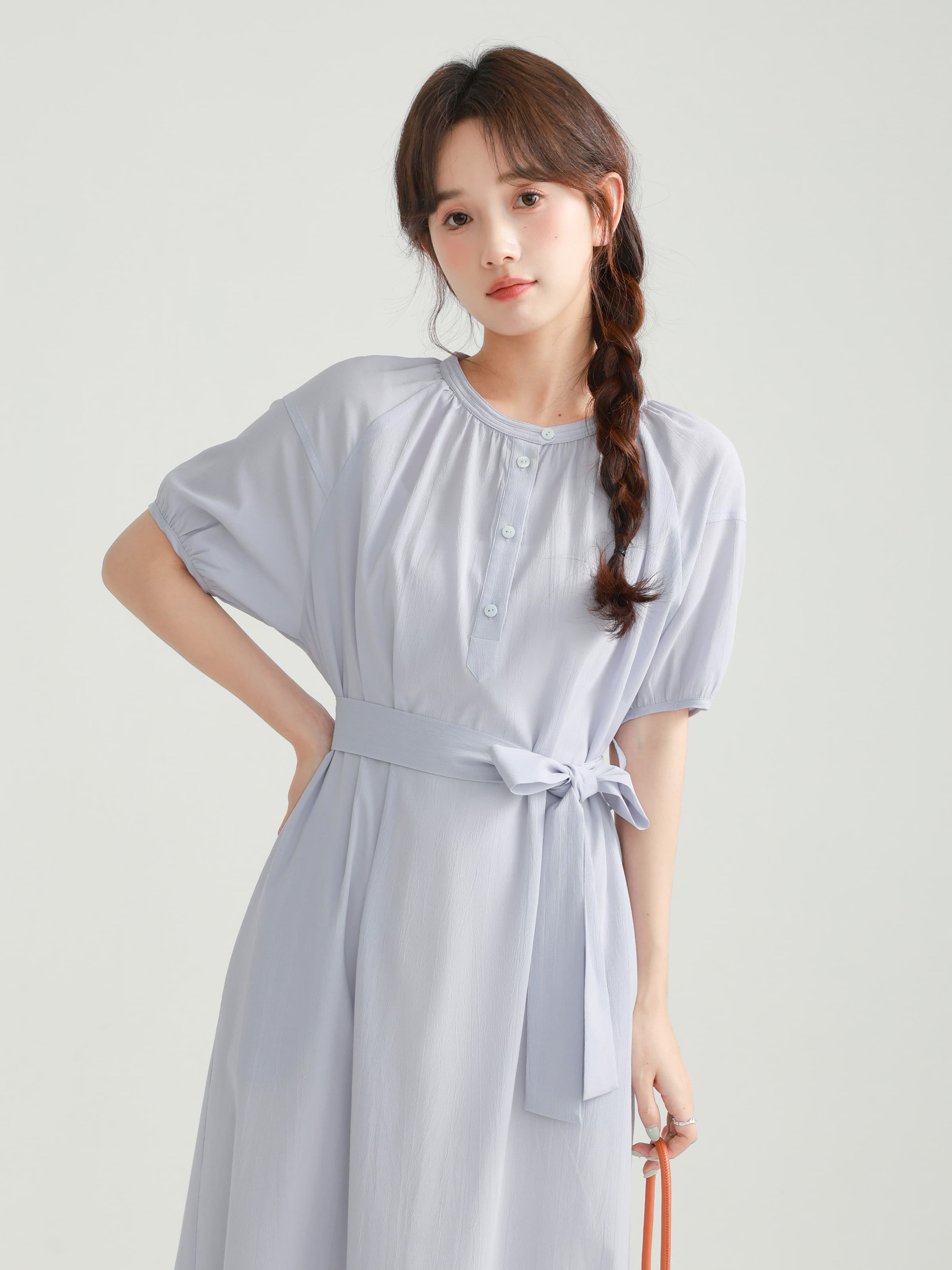 ウエストリボン付きラウンドネックワンピース|デート服