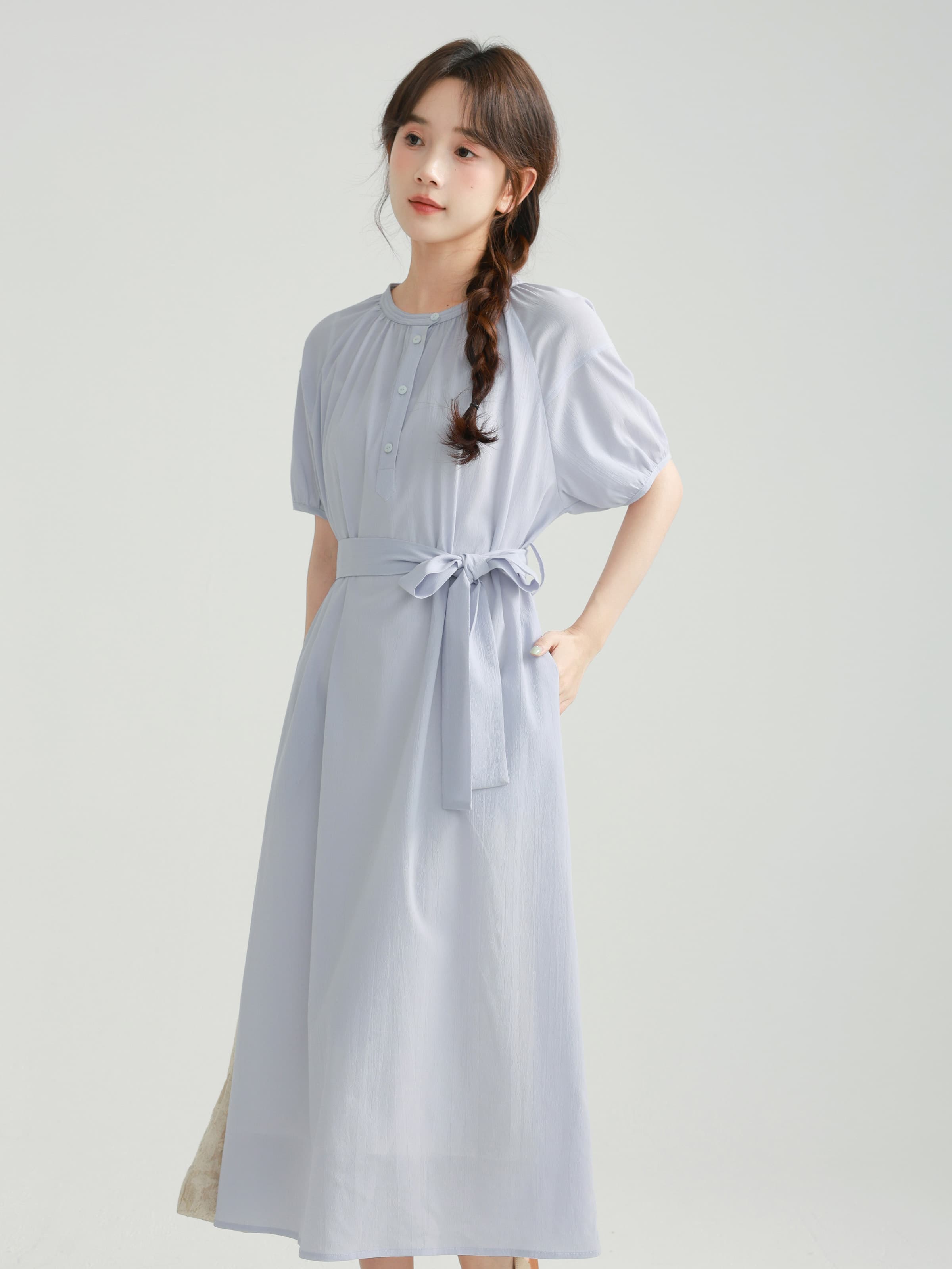 ウエストリボン付きラウンドネックワンピース|デート服