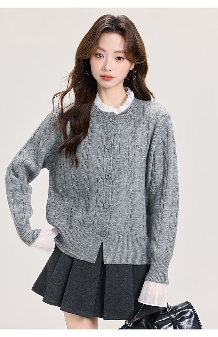 羽織りにも使える、着回し力抜群のケーブルニットカーディガン|デート服