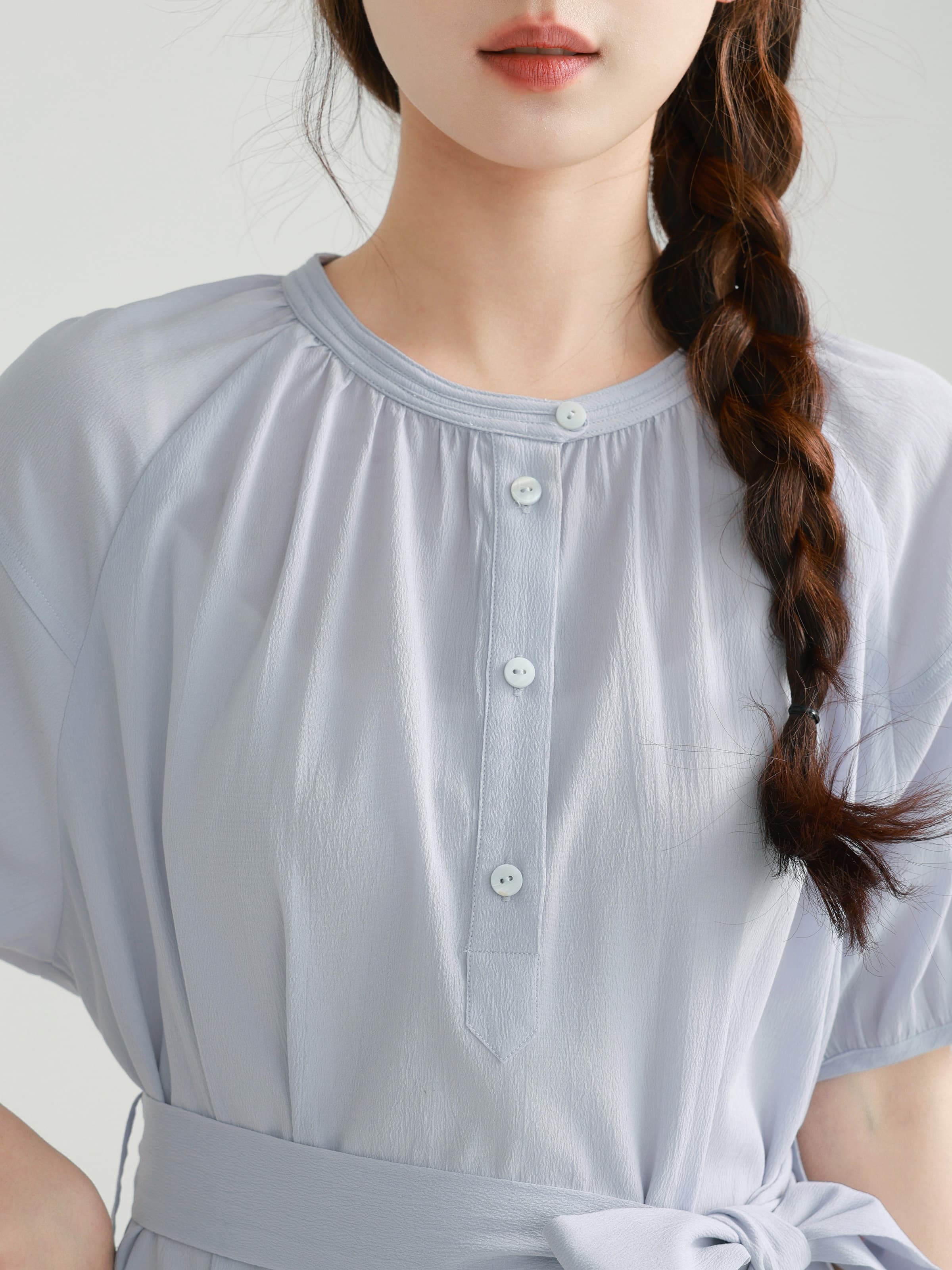 ウエストリボン付きラウンドネックワンピース|デート服